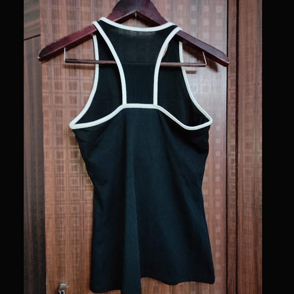 ❌SOLD❌Black Halter Neck Top 🖤🤍 - Picture 3 of 8